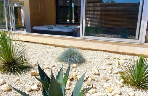 Treveneuc House | Au Ty Cocon" gîte with private Jacuzzi, beaches (950m away) and Gr34