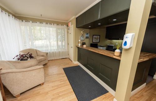 Saint-Joseph-de-la-Rive Hotel | Auberge Beausejour