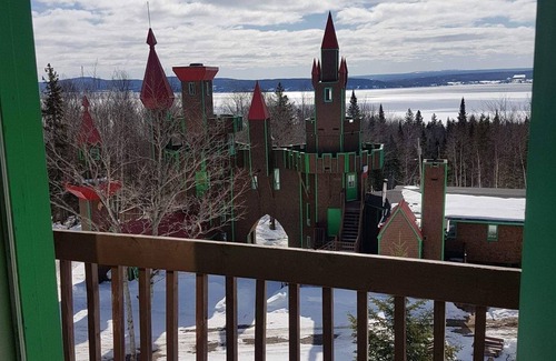 Pointe-a-la-Garde Ski Chalet | Auberge Château Bahia