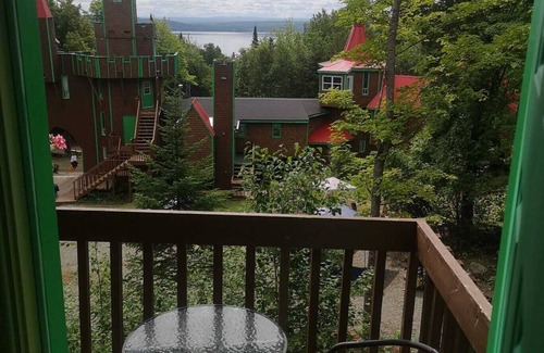 Pointe-a-la-Garde Ski Chalet | Auberge Château Bahia