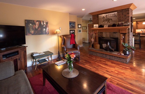 Golden House | Auberge Kicking Horse Guest House