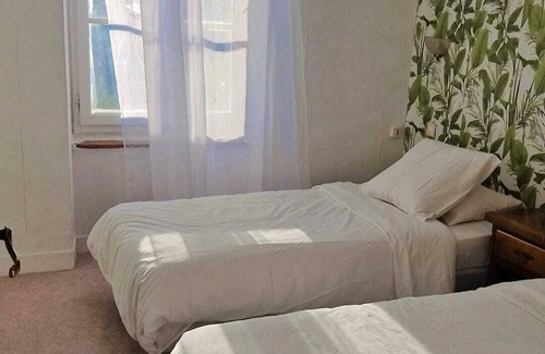 Combreux Hotel | Auberge La Croix Blanche