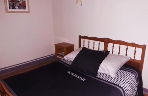 Saint-Aubin-le-Monial Hotel | Auberge Saint Aubin