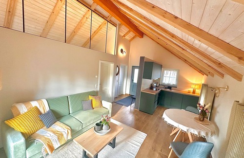Konigshain Apartment | Aubrac Organic Farm Königshainer Berge with Private Garden, Balcony and Wi-Fi