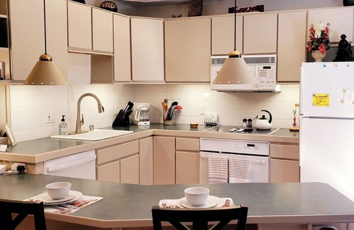 Vail Condo | Aug 18-21 and 26-28 only 179/nt. Vail Village studio with FREE parking