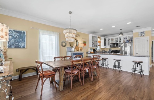 Morgantown House | Aug & Sept Discounted! In Morgantown - Pools/Tennis