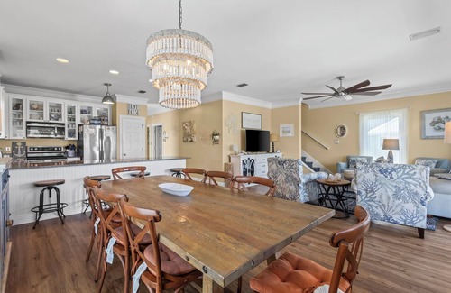 Morgantown House | Aug & Sept Discounted! In Morgantown - Pools/Tennis