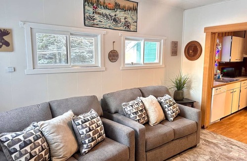Juneau Cabin | Auke Ridge Retreat - a short walk to the harbor!