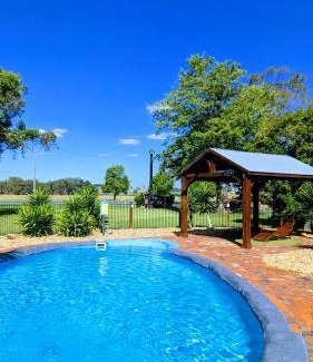 Gumly Gumly Hotel | Australian Homestead Motor Lodge