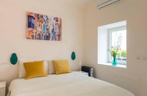 Cospicua Apartment | Authentic 1st FL apartment at the 3 cities Marina