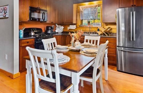 Rome Cabin | Authentic Adirondack Log Cabin with a Pond View