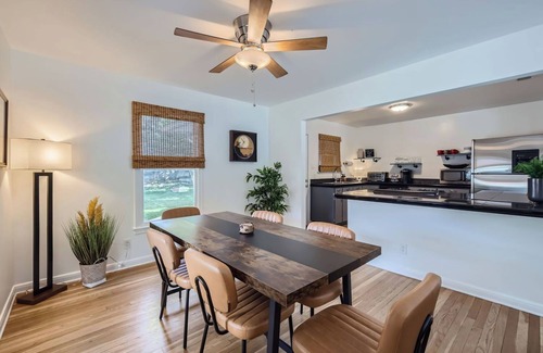 Austin House | Authentic Austin Pad with Roof-top Deck Bar
