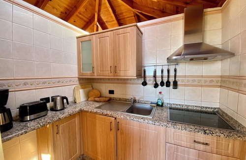 Icod de los Vinos House | Authentic Casita, tropical garden & incredible views of the ocean & Mount Teide
