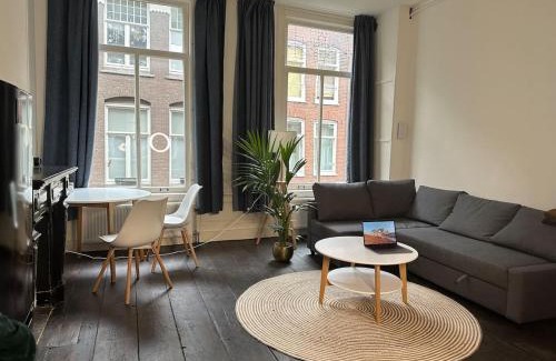 Nieuwmarkt en Lastage Apartment | Authentic City Centre Apartment