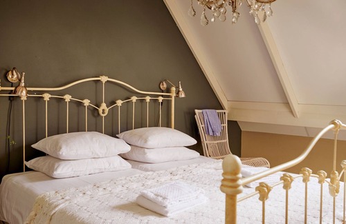 Schafelt House | Authentic Holiday Home in Baarlo with Private Terrace