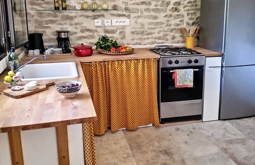 Barbentane House | Authentic mazet with swimming pool set in 2 hectares of olive groves