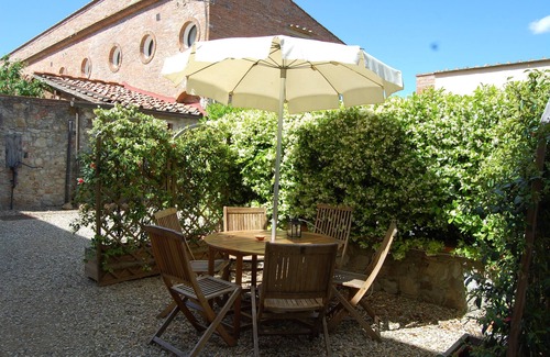 Greve in Chianti Apartment | Authentic Tuscan Countryhouse, only 9 km from Florence, pool, wine tour, parking