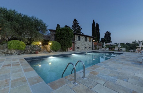 Greve in Chianti Apartment | Authentic Tuscan Countryhouse, only 9 km from Florence, pool, wine tour, parking