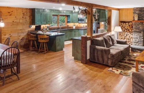 Dover Plains Cabin | AUTUMN IS BEAUTIFUL IN THE HUDSON VALLEY! 20% DISCOUNT OFFERED, PLEASE INQUIRE.