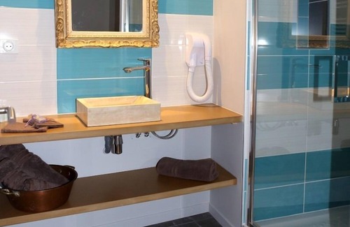 Saint-Laurent-de-Chamousset Bed & Breakfast | Aux Pierres Magiques