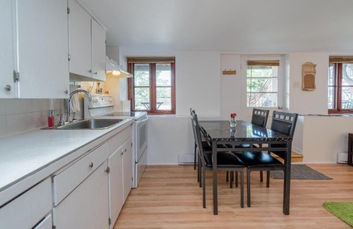 Desjardins Apartment | Aux trois filles