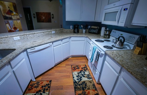 Clearwater Condo | Avalon At Clearwater. Renovated, 2 Bedroom,2 Bath Condo. NEAR CLEARWATER BEACHES