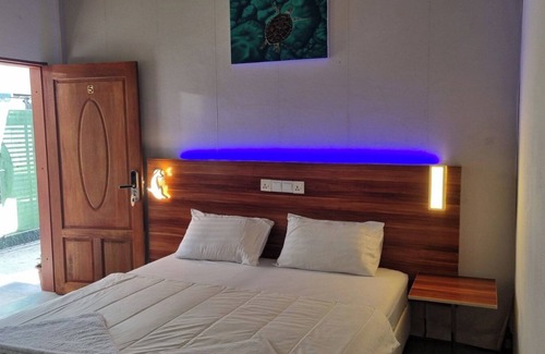 Vaadhoo House | Avanti Surf & Stay