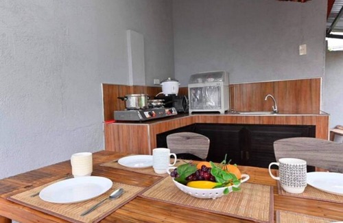 Tayug House | AVE Homes- KuBo-2 BDRMS, AC, Wi-Fi, Netflix, PRKG