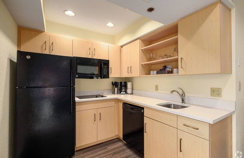 Malvern Hotel | AVIA Residences on Lincoln- Extended Stay