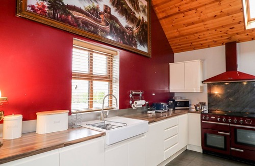 Hillsborough House | AVOCA LODGE, character holiday cottage, with a garden in Hillsborough