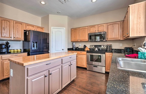 Crystal Gardens House | Avondale Abode: Pool, Lake Views & On-Site Fishing