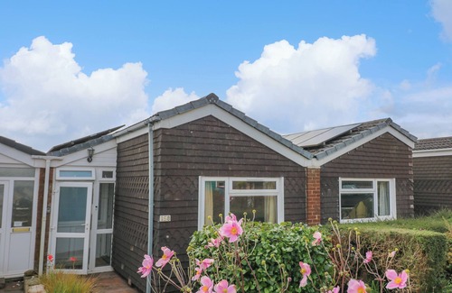 Malborough Cottage | AWALEK, CUMBER CLOSE, pet friendly, with a garden in Malborough