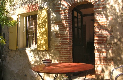 Vives Apartment | Award-winning Character Holiday Apartment in a Catalan Farmhouse ("Granados")
