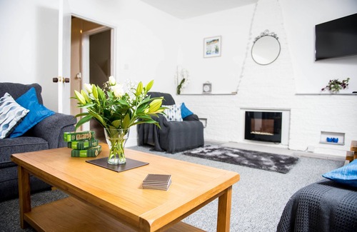 Saint Clears Cottage | Awel Taf - a house that sleeps 6 guests in 3 bedrooms