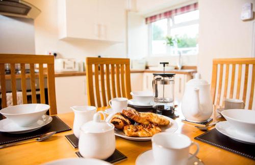 Saint Clears House | Awel Taf- Central cottage ideal for families, with parking