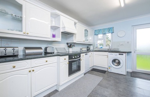 Stackpole Cottage | Awel y Mor, Holiday home Stackpole, Sleeps 6, 3 bedrooms, bathrooms