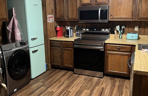 Snowshoe House | Awesome- 2 Kings- Pet friendly! WABASSO 17 ski-bike-in-out