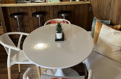 Snowshoe House | Awesome- 2 Kings- Pet friendly! WABASSO 17 ski-bike-in-out
