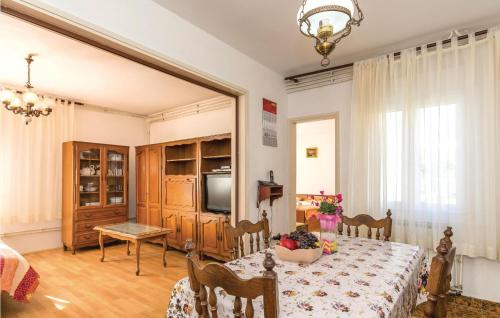 Gregovica Apartment | Awesome Apartment In Pula With Wifi