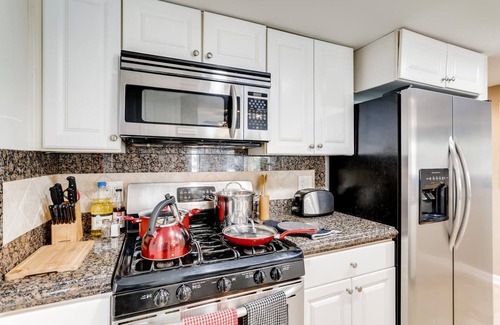 Santa Ana Heights House | Awesome Family Friendly Beach Home - 1 Block To Ocean - 3BR/2BATH - Self Check In! (C1)