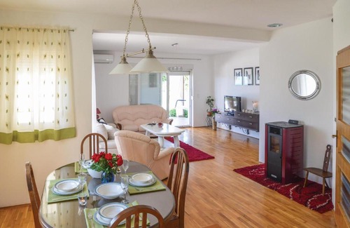 Imotski House | Awesome Home In Gornji Vinjani With 3 Bedrooms, Wifi And Outdoor Swimming Pool