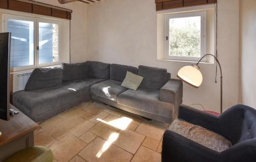 Goult House | Awesome Home In Goult With Wifi