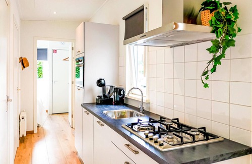 Heinkenszand House | Awesome home in Heinkenszand with WiFi