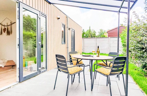 Heinkenszand House | Awesome home in Heinkenszand with WiFi