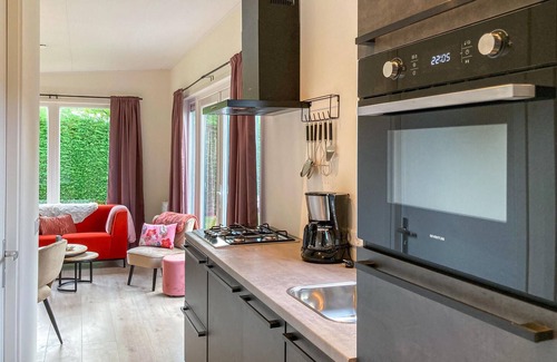 Heinkenszand House | Awesome home in Heinkenszand with WiFi