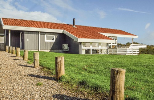 Hejlsminde Strand House | Awesome home in Hejls with sauna