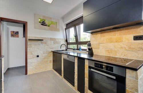Jakovlje House | Awesome home in Igrisce with WiFi