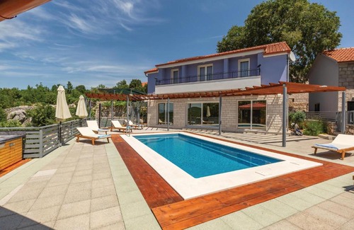 Lovrec House | Awesome home in Lovrec with 3 Bedrooms, WiFi and Heated swimming pool