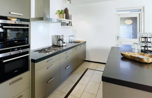 Maurik House | Awesome home in Maurik with lake view