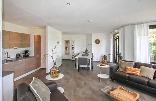 Maurik House | Awesome home in Maurik with lake view